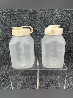2 Rubbermaid Servin Saver 1 Pint 16oz Drink Bottles Almond Flip Top Lids 0229